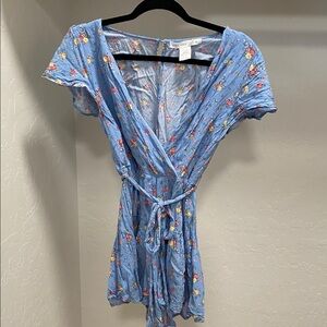 Altar’d State Light Blue Floral Wrap Romper 💐💐💐 medium never worn